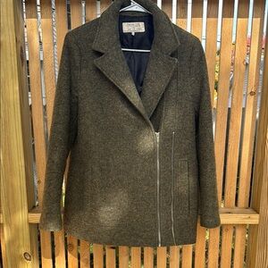 Olive Green Women's Coat with Zipper in Size Medium